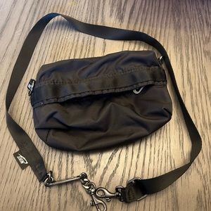 Nike | Unisex Street Style Crossbody Logo Shoulder Bag